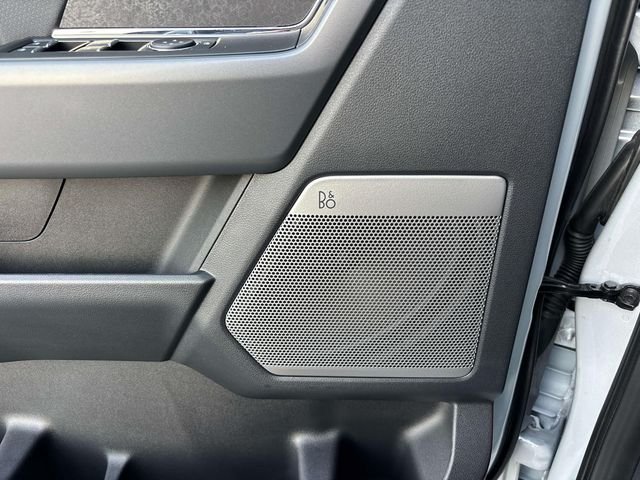 New 2025 Space White Metallic Ford XLT image 9