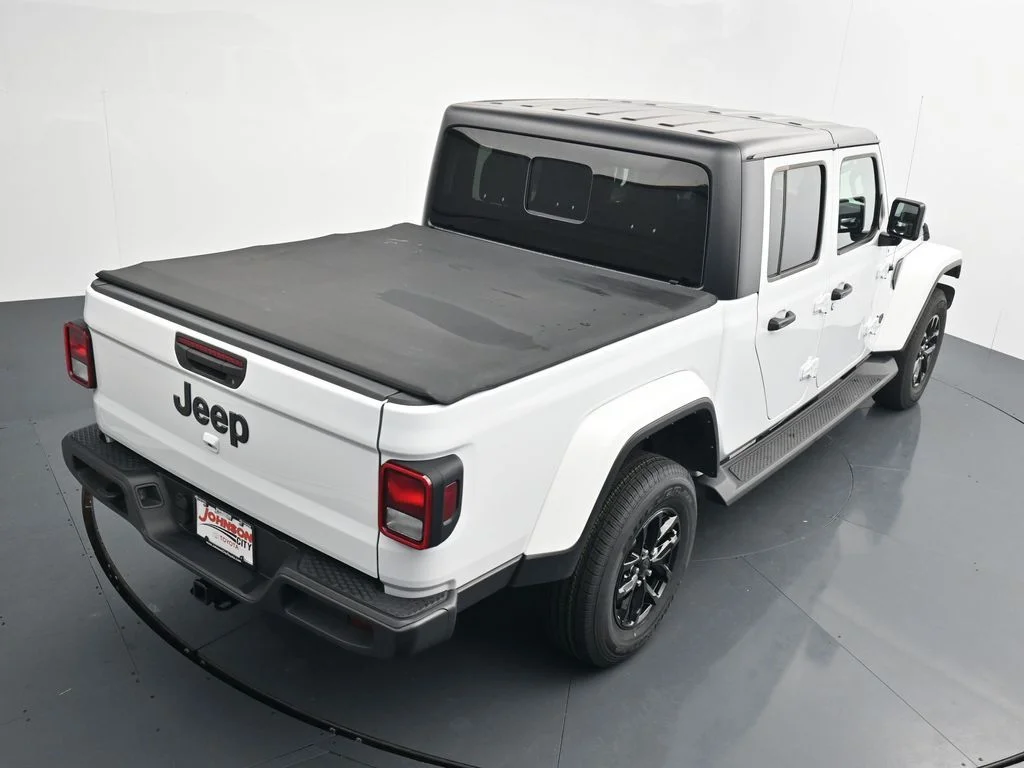 Used 2022 White Jeep Sport image 32
