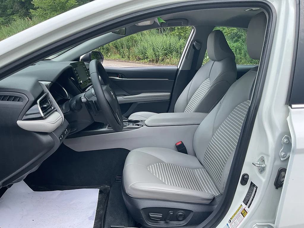 Used 2023 Ice Cap Toyota SE image 8