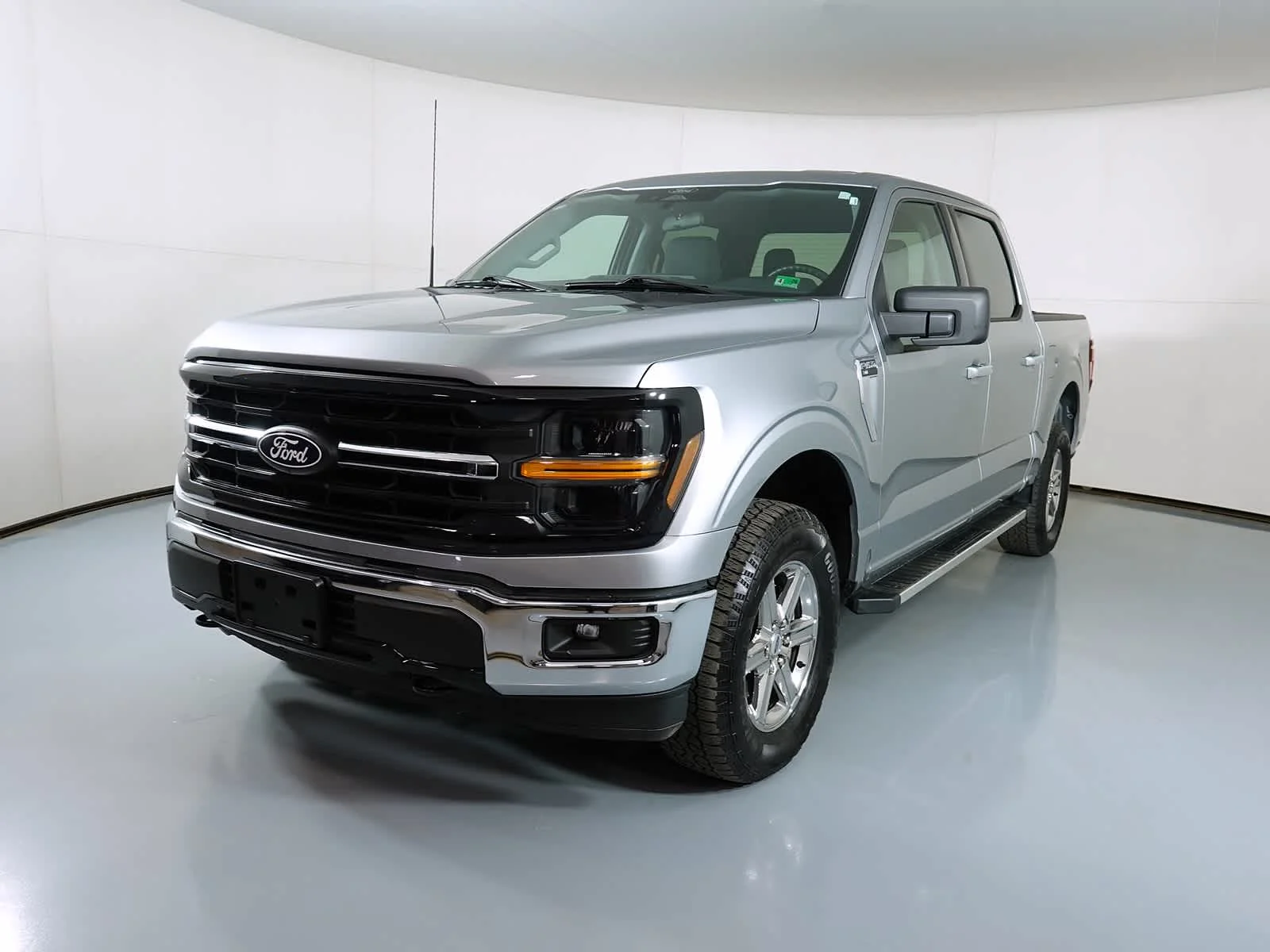 Used 2025 Iconic Silver Metallic Ford XLT image 8