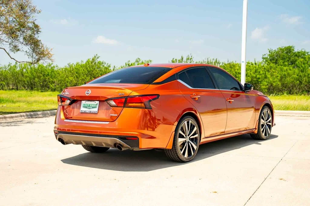 Used 2022 Orange Nissan 2.0 SR image 6