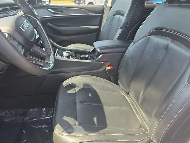 Used 2023 White Jeep Limited image 17