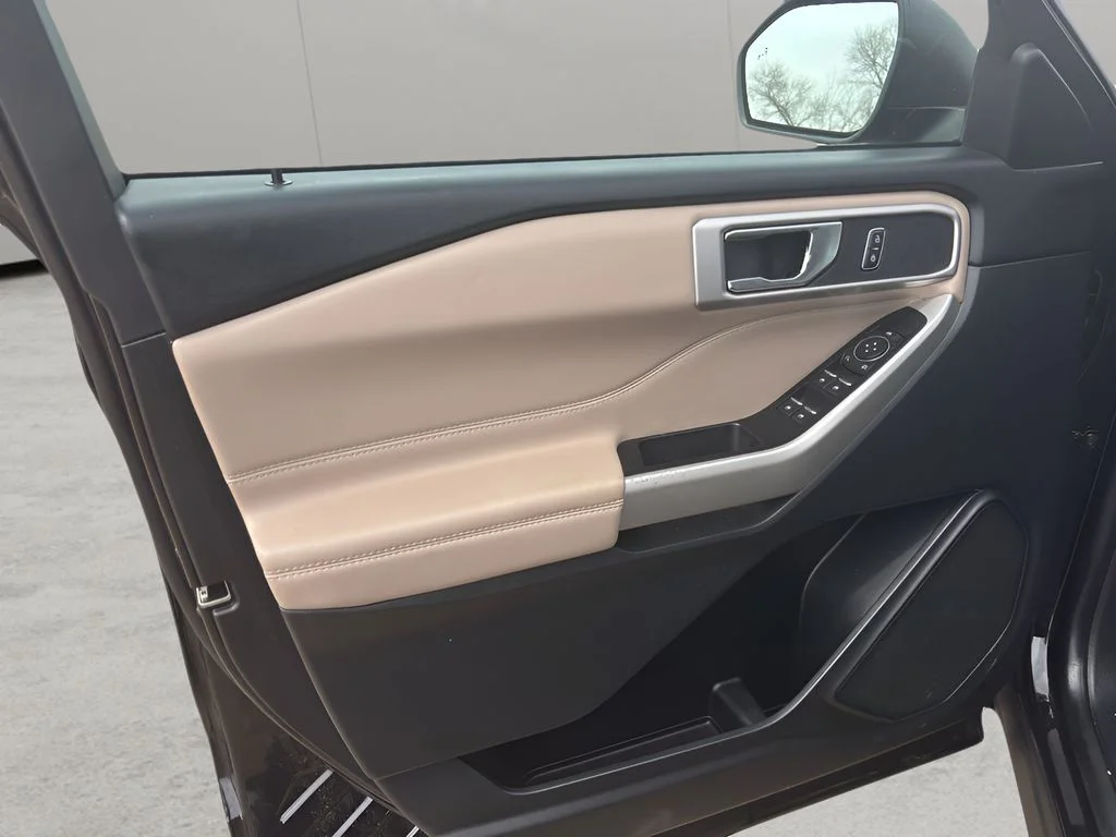 Used 2021 Agate Black Metallic Ford XLT image 19