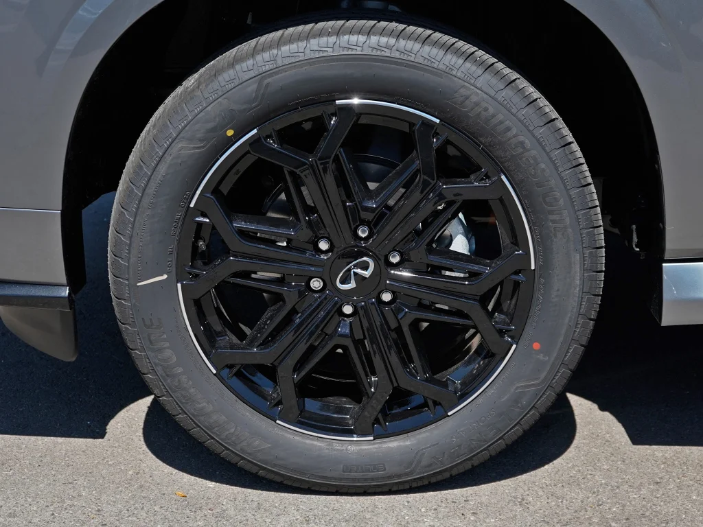 Certified Used 2026 Dynamic Metal/Black Obsidian INFINITI SPORT image 5
