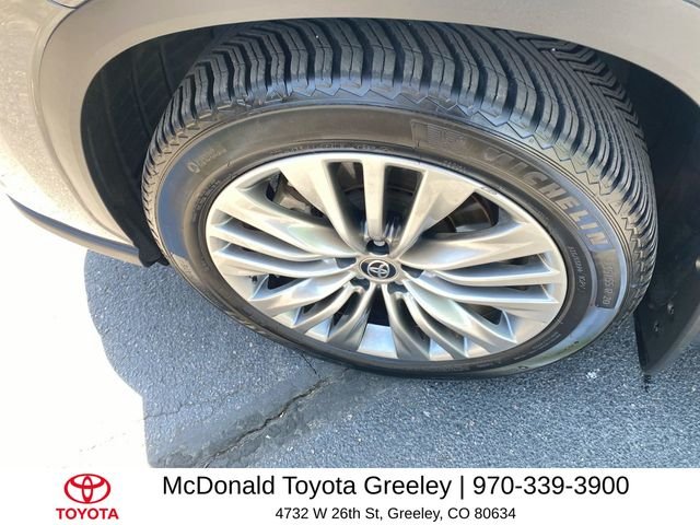 Used 2022 Gray Toyota Platinum image 10