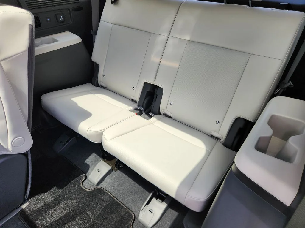 Used 2025 Serenity White Hyundai Calligraphy image 14