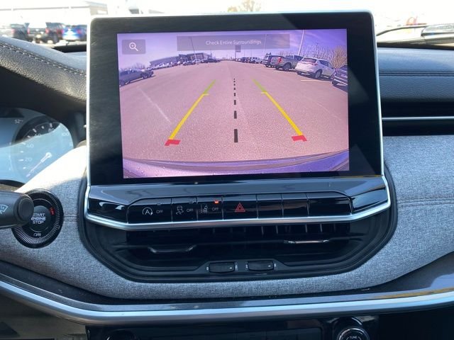 Used 2023 Gray Jeep Latitude Lux image 14