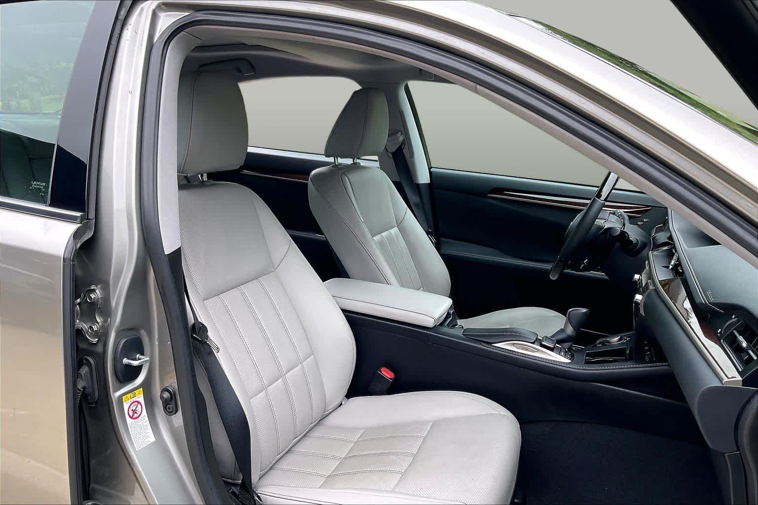 Used 2017 Atomic Silver Lexus  image 8