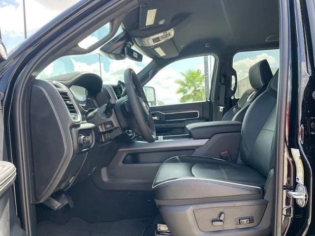 New 2026 Diamond Black Crystal Pearl-Coat Exterior Paint RAM Laramie image 14