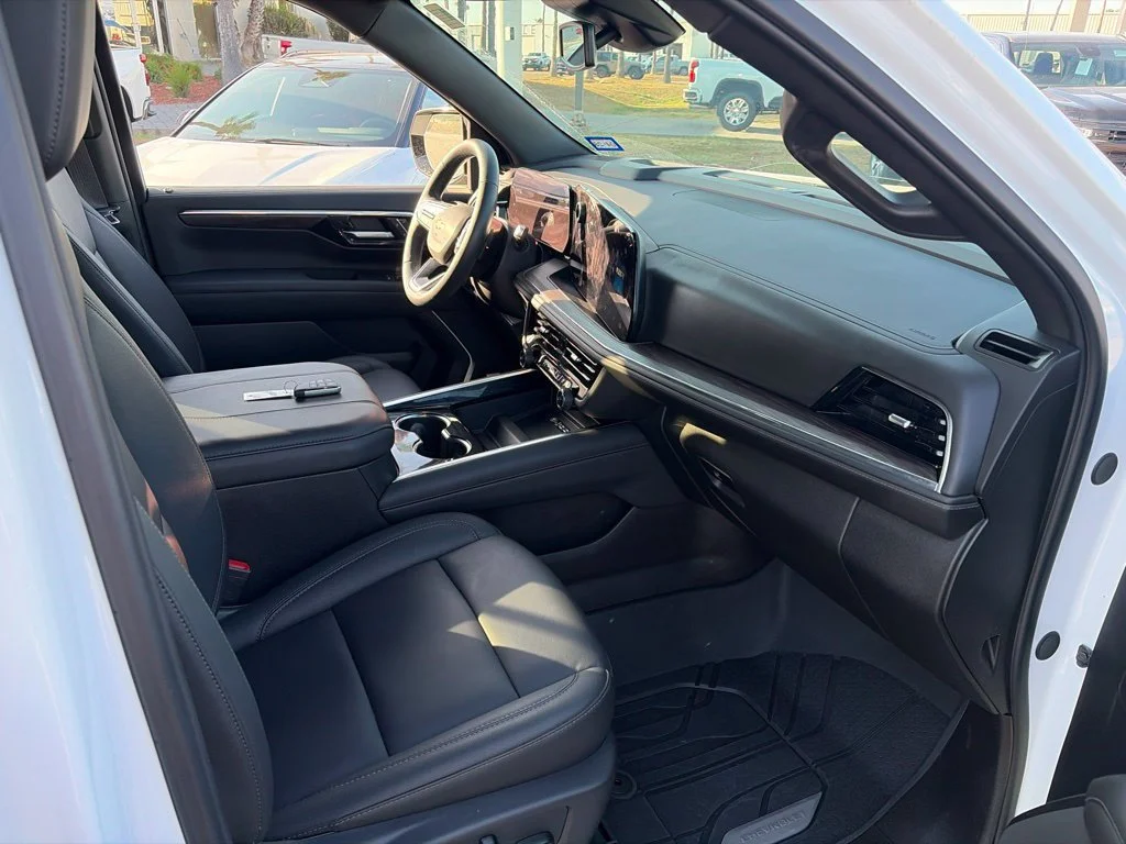 Used 2026 Summit White Chevrolet LT image 11