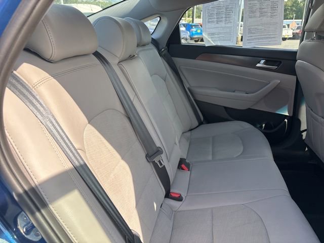 Used 2017 Lakeside Blue Hyundai Sport image 13