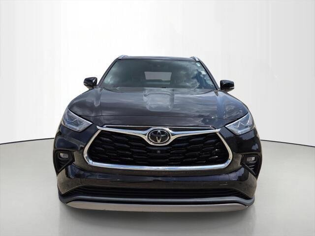 Used 2022 Opulent Amber Toyota Platinum image 8