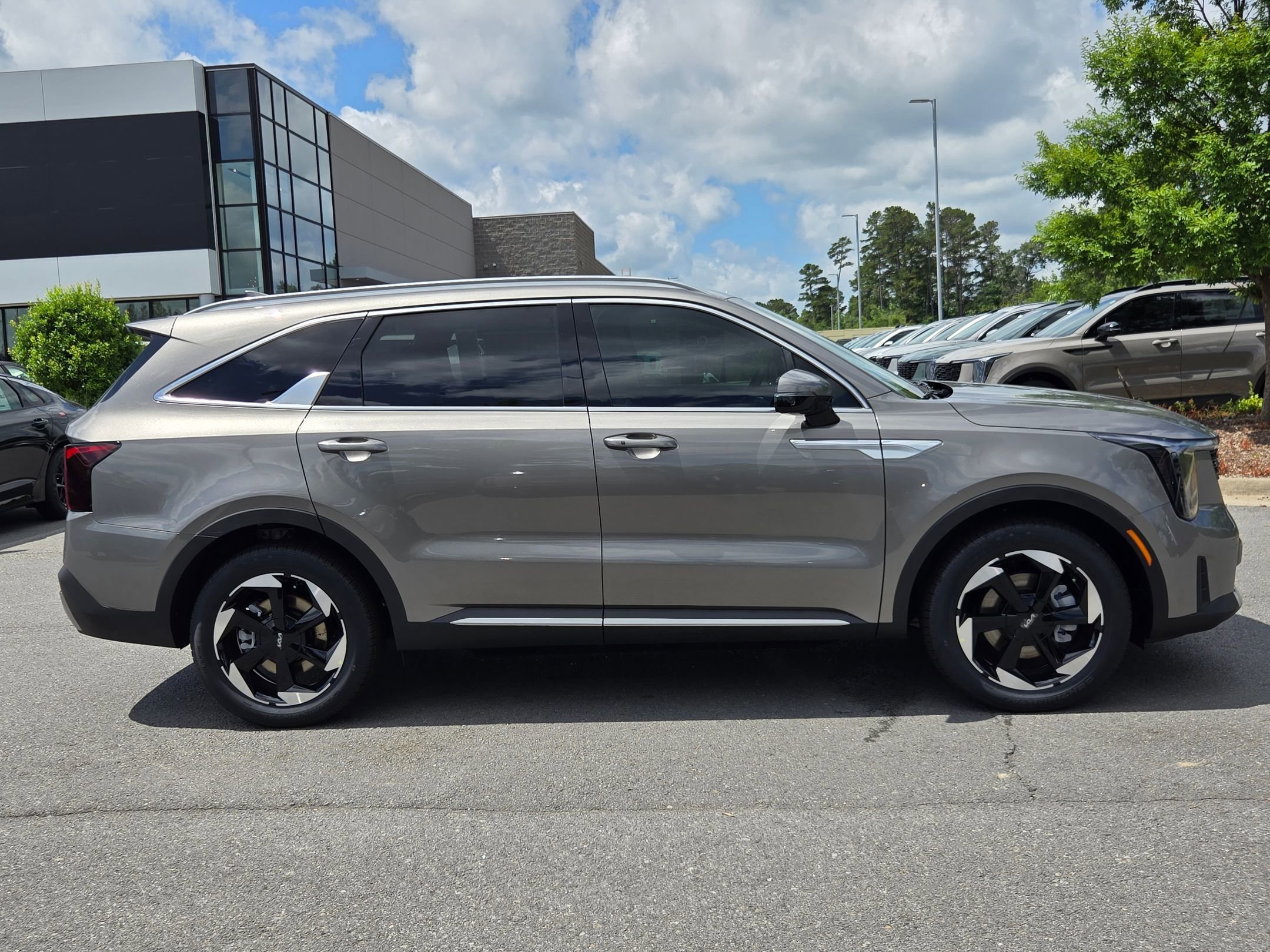 New 2026 Volcanic Sand Kia EX image 8