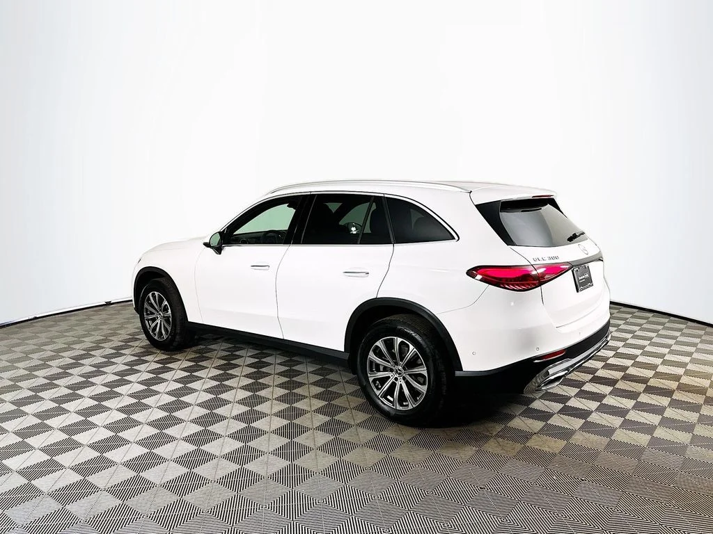 Used 2024 White Mercedes-Benz GLC 300 image 4