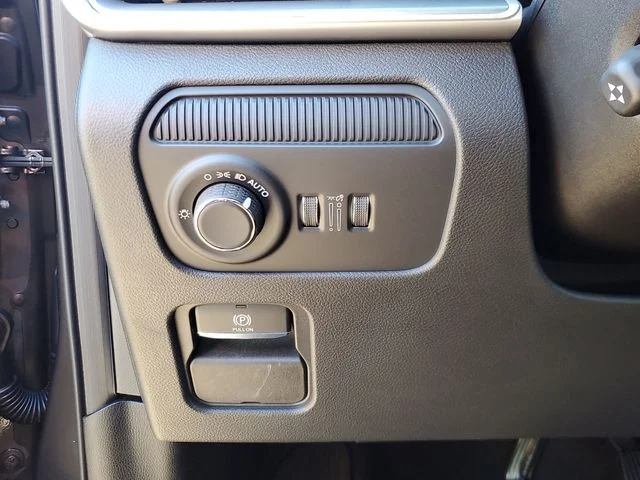 New 2026 Baltic-Gray Metallic Clear-Coat Exterior Paint Jeep Limited Altitude image 22