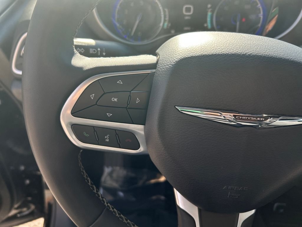 Used 2025 Black Chrysler Select image 22