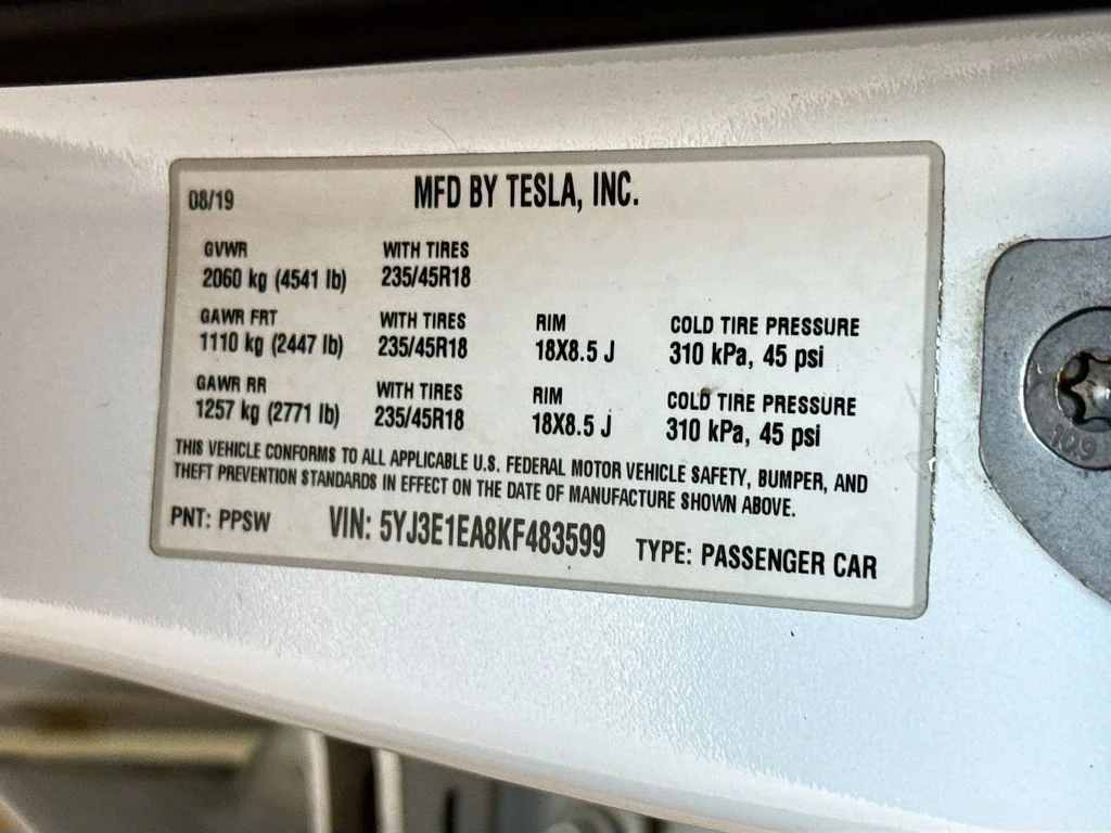 Used 2019  Tesla Standard Range Plus image 33