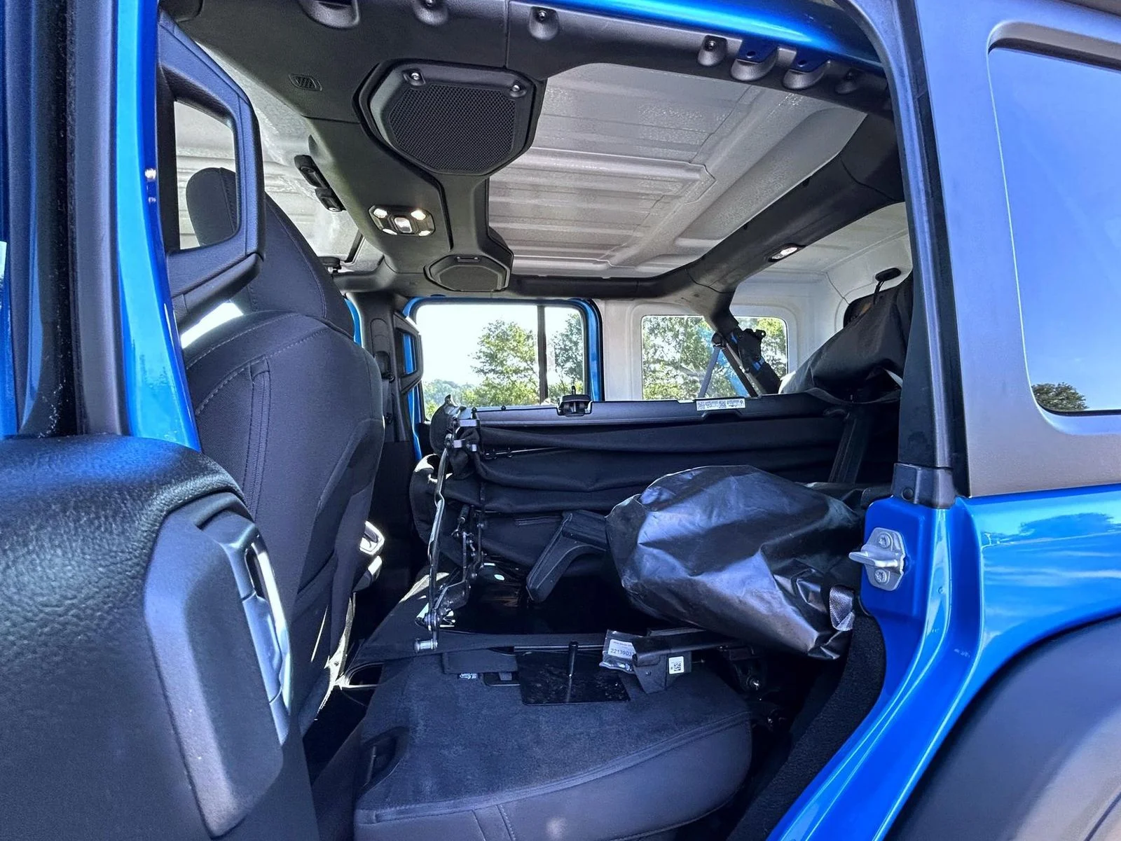 Used 2022 Blue Jeep Unlimited Sport S image 19