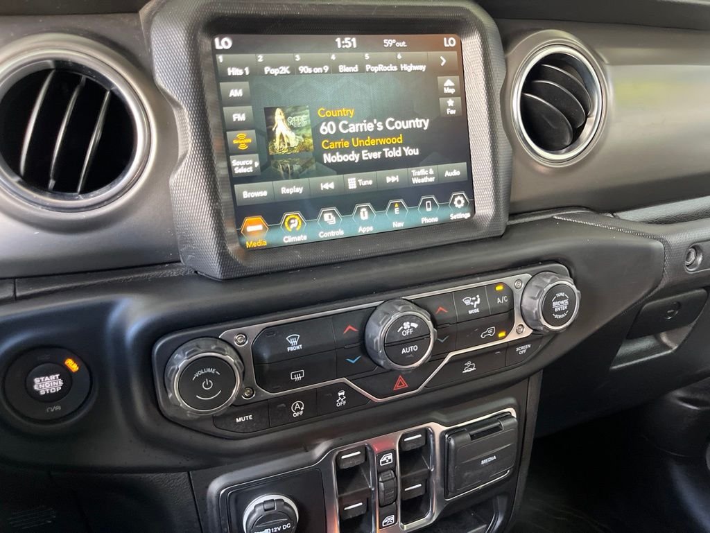 Used 2022 Silver Jeep Rubicon image 30