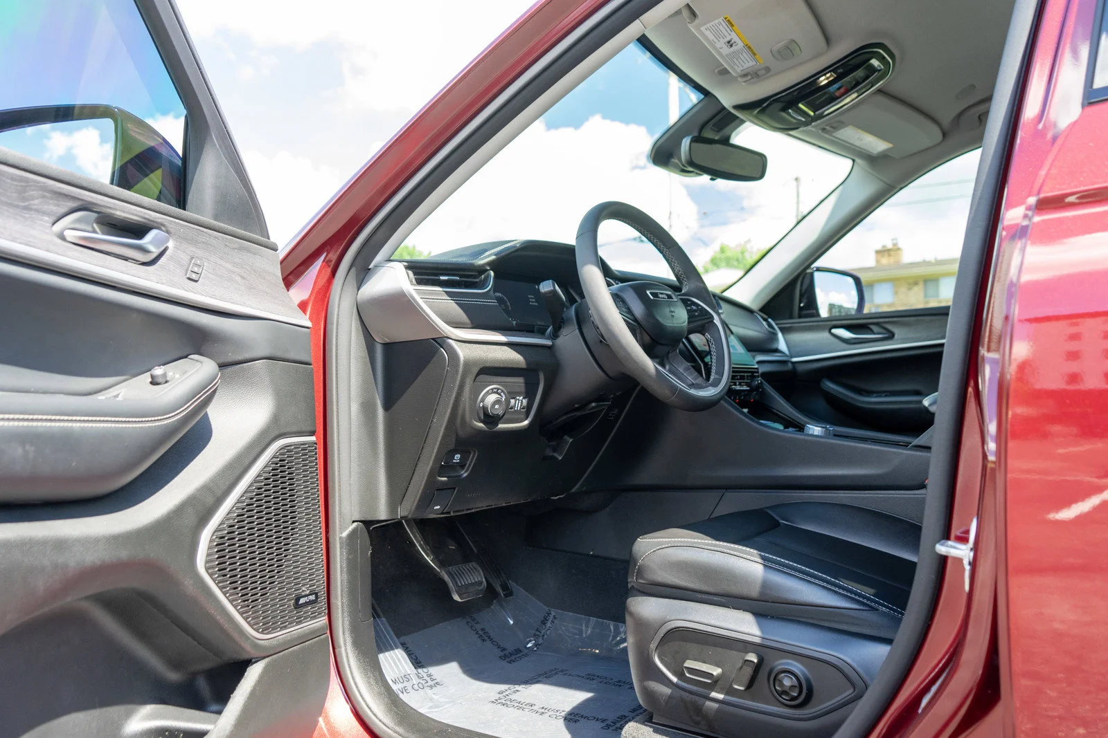 Used 2023 Velvet Red Pearlcoat Jeep Limited image 14