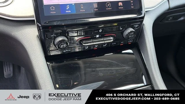 Used 2023 White Jeep Limited image 17