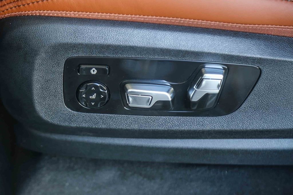 New 2027 Dravit Grey Metallic BMW M60i image 18