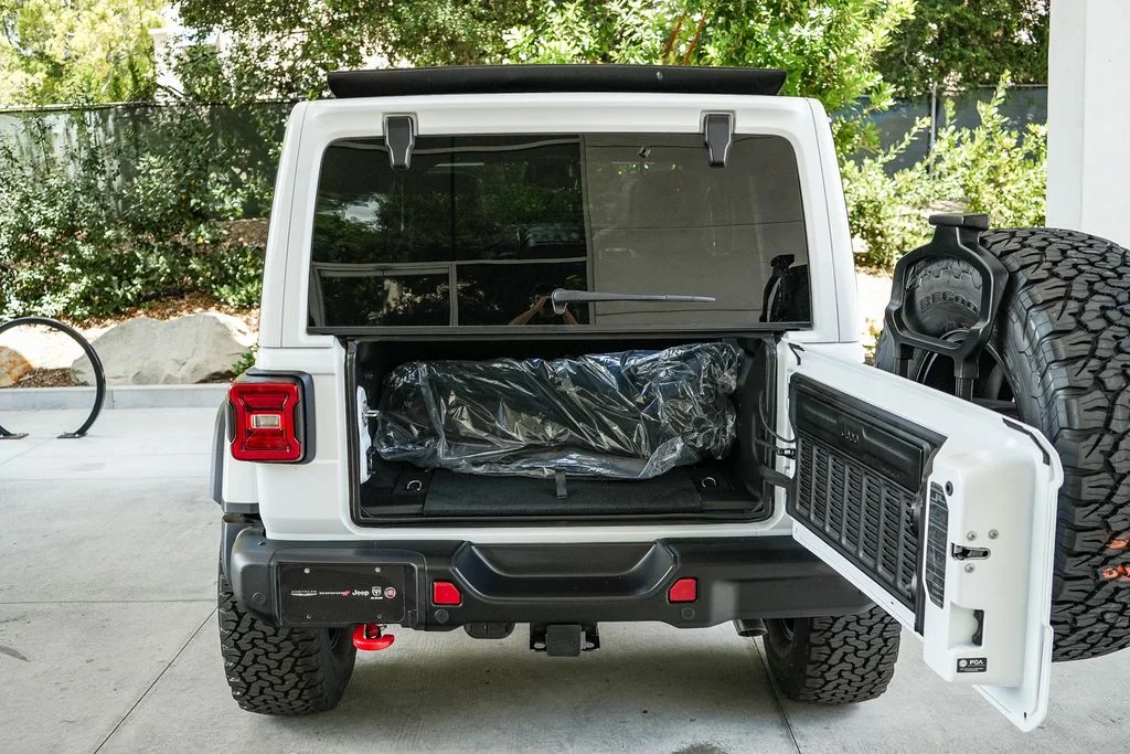New 2026 Bright White Clear-Coat Exterior Paint Jeep Rubicon X image 25