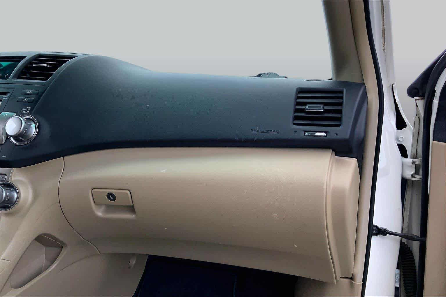 Used 2012 Blizzard Pearl Toyota  image 18
