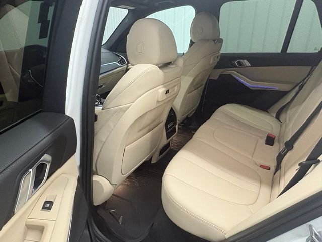 Used 2022 White BMW xDrive40i image 13