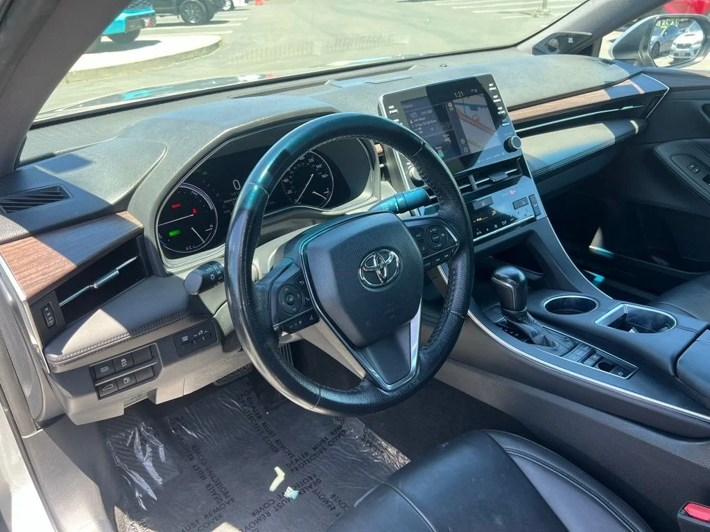 Used 2020 Silver Toyota XLE Plus image 6