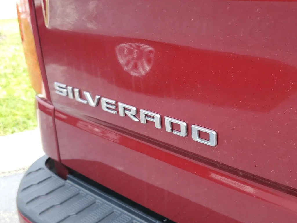 Used 2019 Red Chevrolet RST image 9