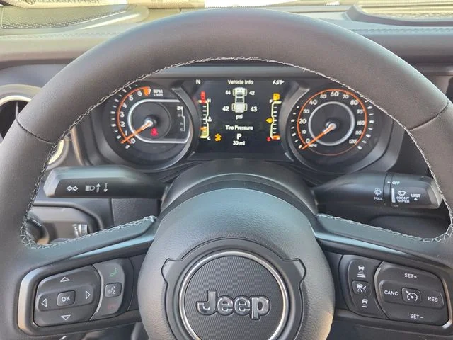 New 2026 Bright White Clear-Coat Exterior Paint Jeep Sahara image 22