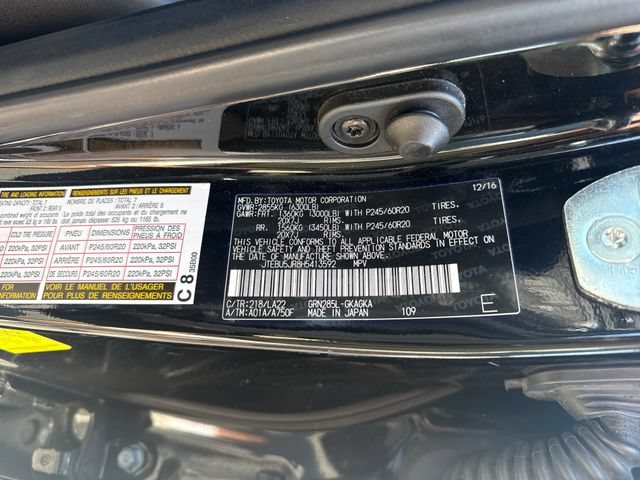 Used 2017 Midnight Black Metallic Toyota SR5 image 27
