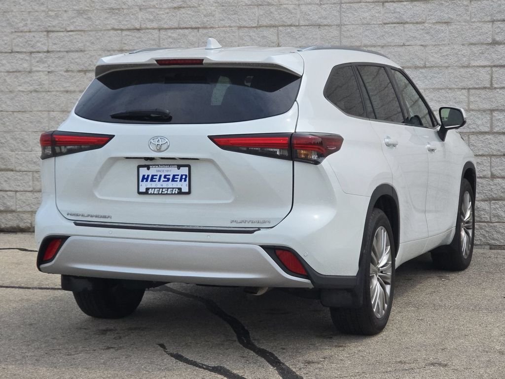 Used 2025  Toyota Platinum image 13