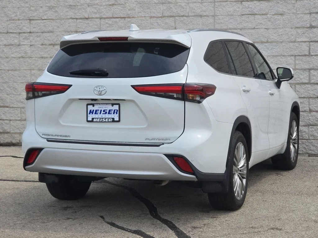 Used 2025  Toyota Platinum image 13