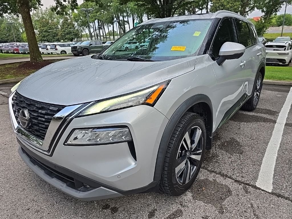 Used 2021 Silver Nissan SL image 4