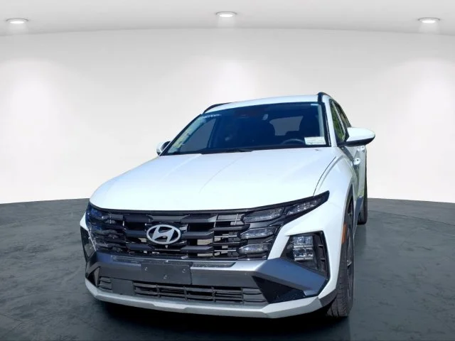 Used 2025 White Hyundai SEL image 5