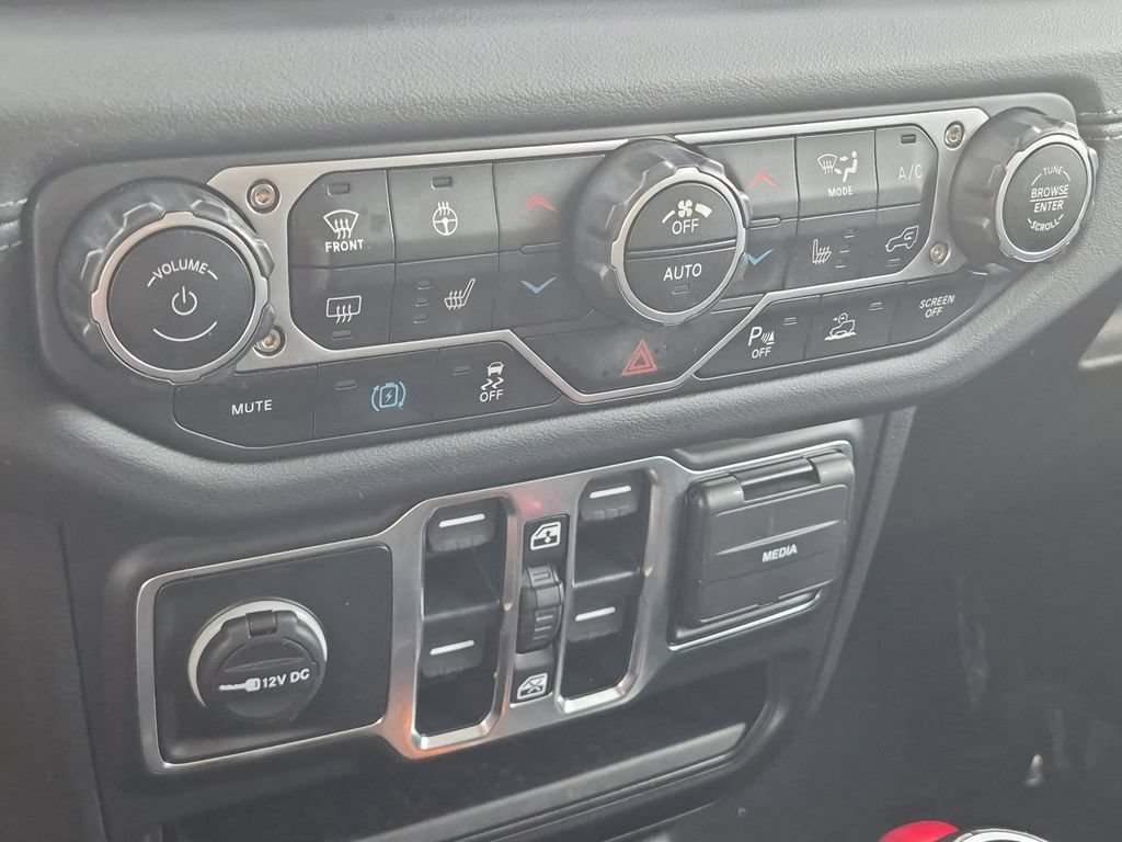 Used 2024 Gray Jeep Sahara 4xe image 27