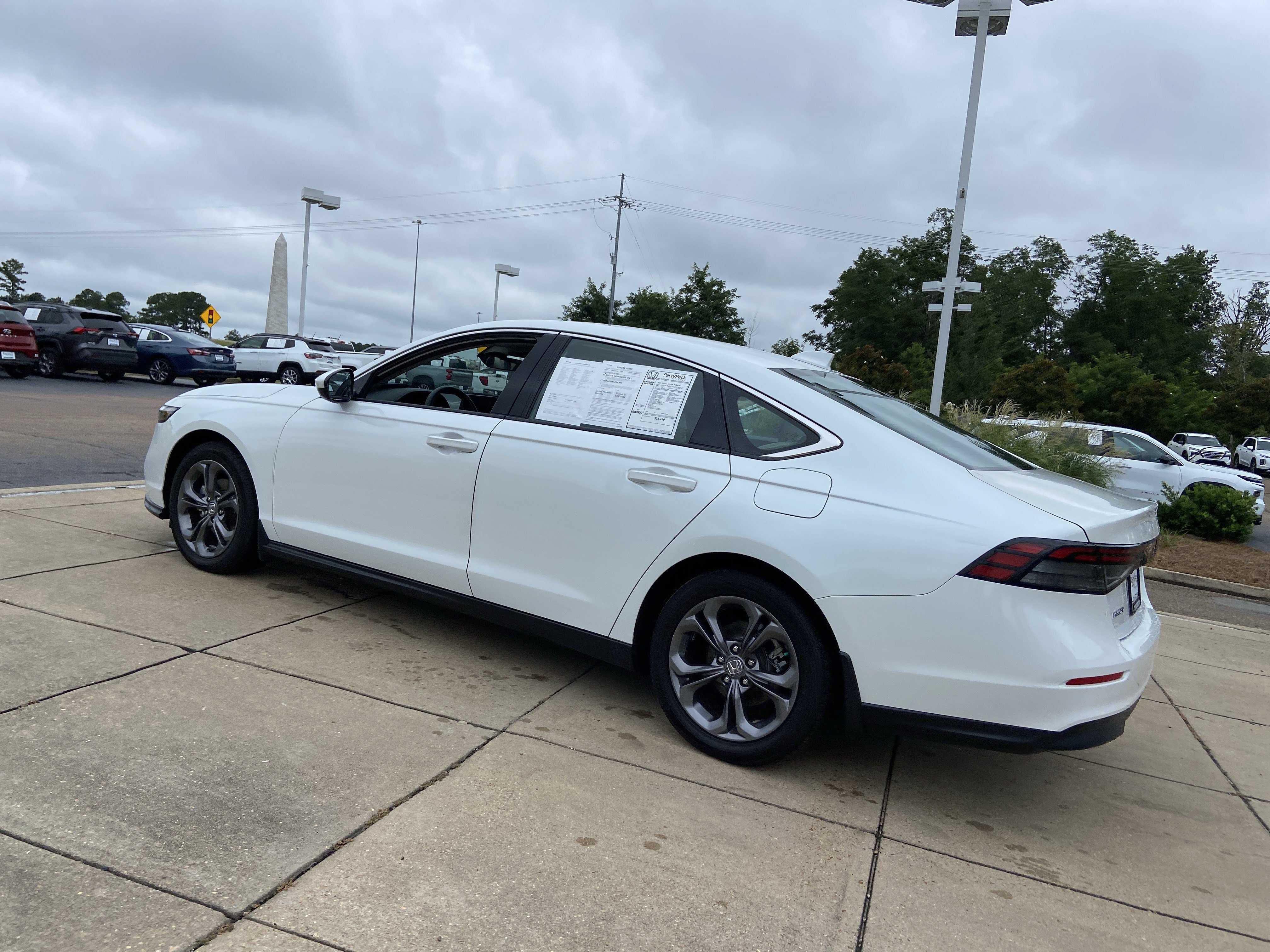 Used 2023 Platinum White Pearl Honda EX image 8