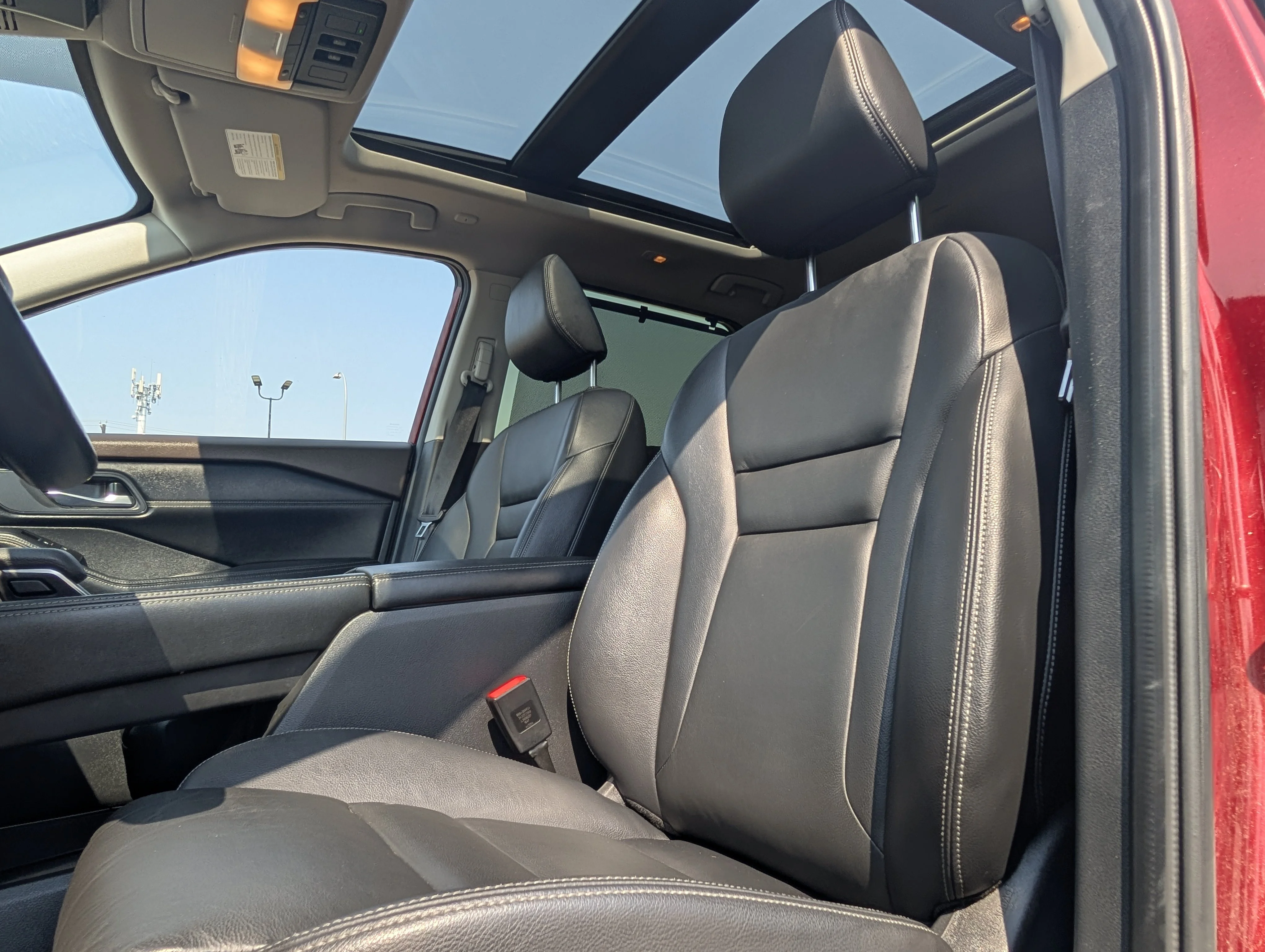 Used 2023 Glacier White Nissan SL image 19