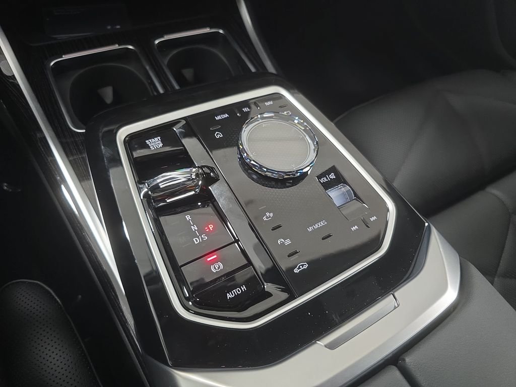 New 2026 Black Sapphire Metallic BMW 740i image 13