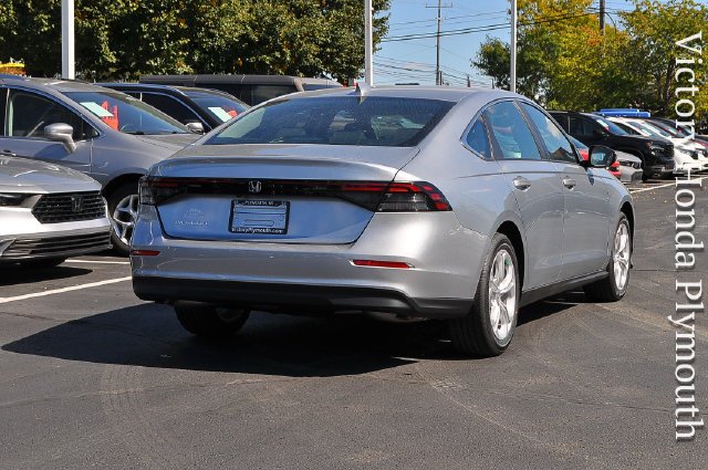New 2026 Solar Silver Metallic Honda LX image 3
