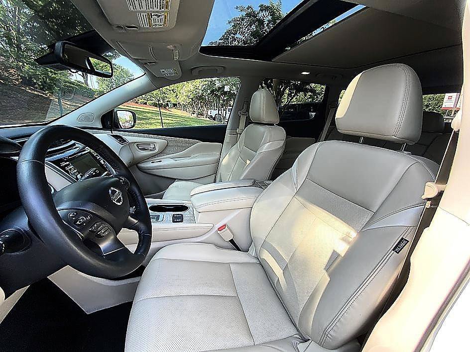 Used 2019 Pearl White Tricoat Nissan SL image 10