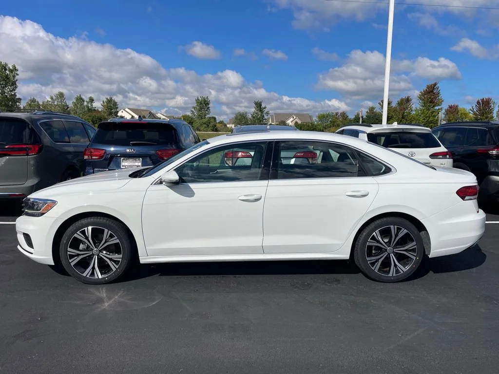 Used 2022 Pure White Volkswagen 2.0T SE image 2