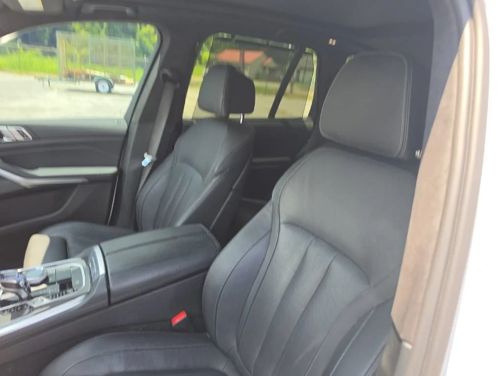 Used 2022 White BMW M50i image 27
