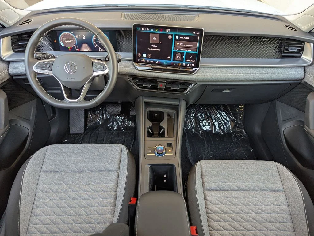 2025 Volkswagen Tiguan SE - Photo 15