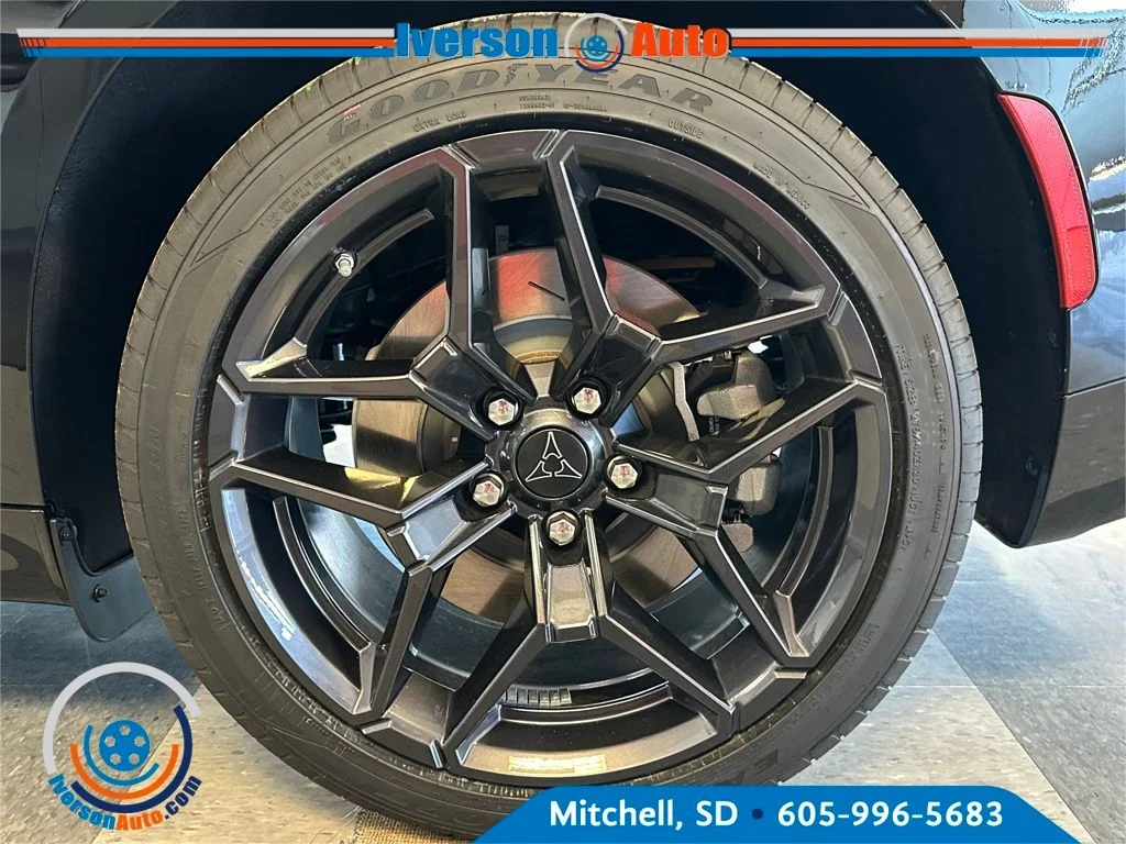 New 2026 Diamond Black Crystal Pearlcoat Dodge Scat Pack Plus image 7