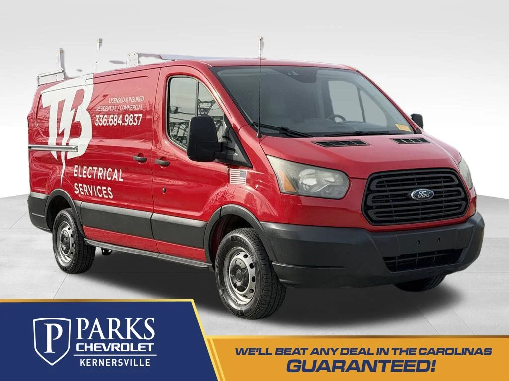 Used 2015 Red Ford Base image 1