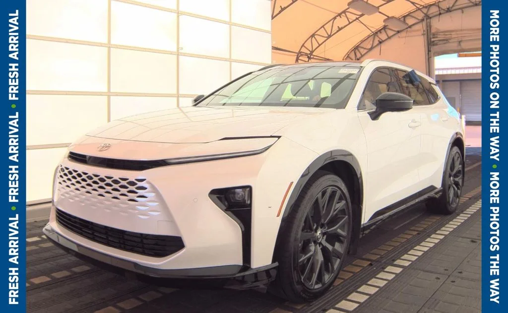 Used 2025 White Toyota Limited image 5
