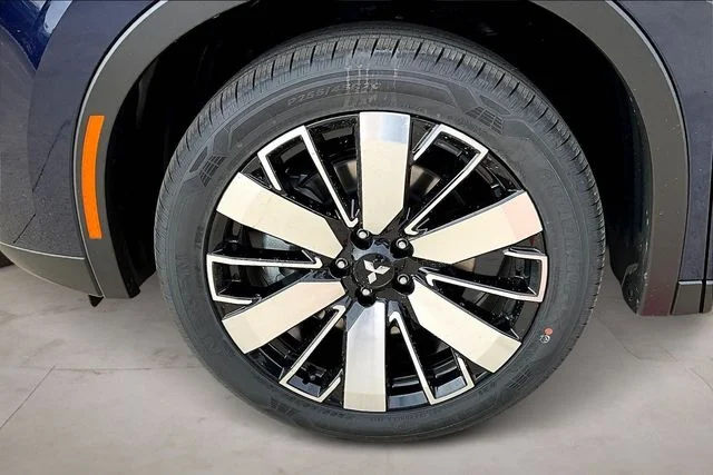 2026 Mitsubishi Outlander SE - Photo 13